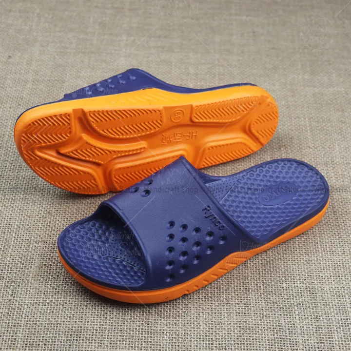 Slides%20For%20Men%20"Rynco"%20Slipper%20for%20boys%20Yeezy%20Slide%20LEAF%20Slippers%20-%20Slides%20For%20Men%20-%20Image%203