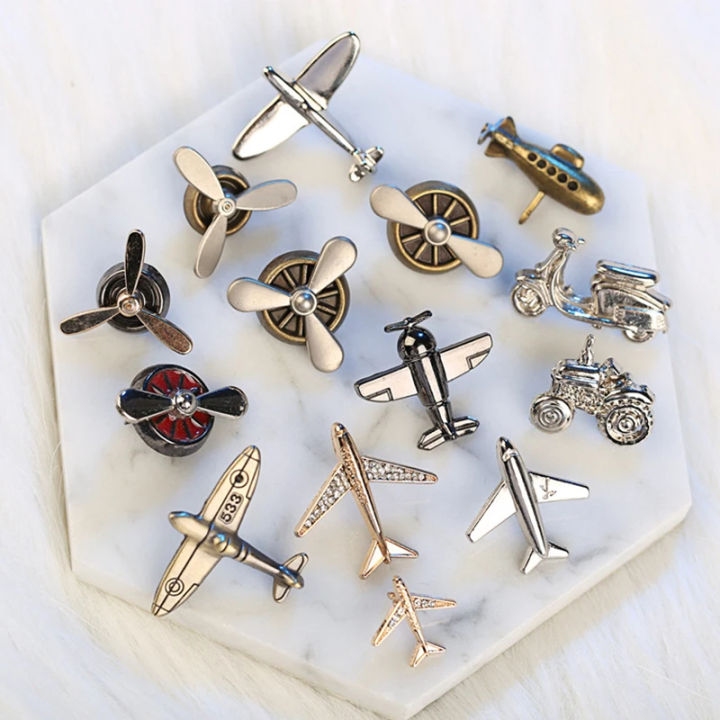 Retro%20Metal%20Brooch%20Men%20-%20Image%204