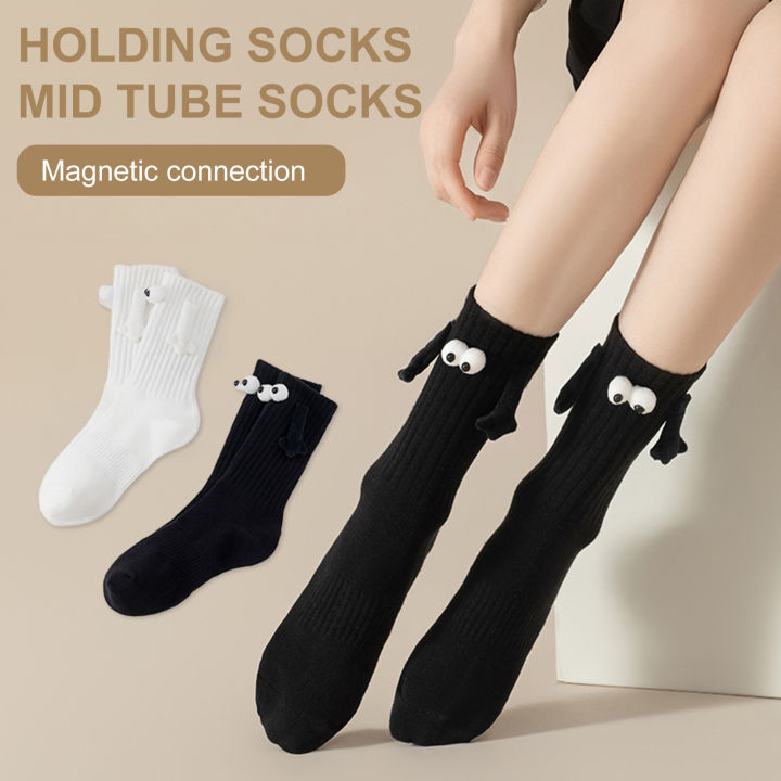 Magnetic Socks 1 Pair Linking Couple Socks Funny Big Eyes Holding Hands Mid-tube Cute Gifts for Women Men