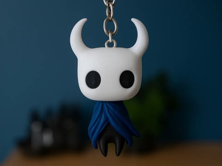 Hollow Knight Premium Miniature – Iconic Explorer Edition (Figurine & Keychain)