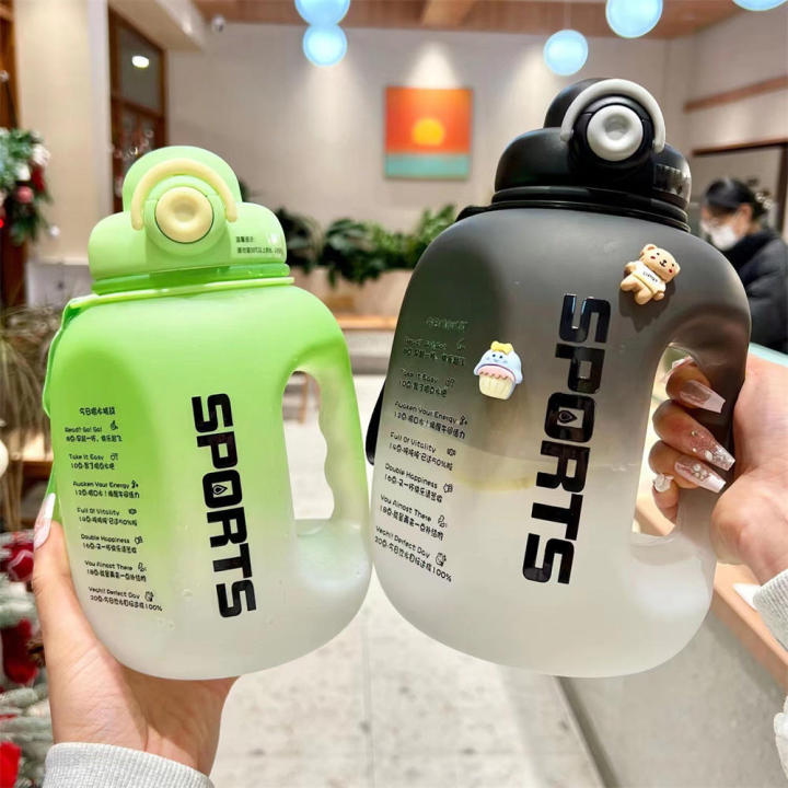 1.6/2L%20Large%20Capacity%20Plastic%20Water%20Bottle%20with%20Straw%20Portable%20Travel%20Bottles%20Training%20Sport%20Fitness%20Cup%20Students%20Outdoor%20Leakproof%20Drinking%20Bottles%20-%20Image%206
