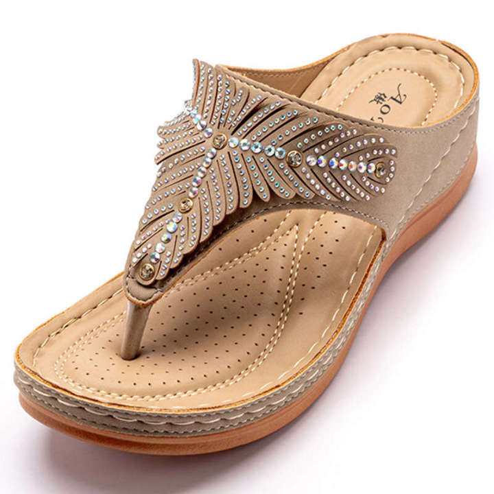 2022 New Slippers Women's Summer Fashion Water Diamond Slope Heel Sandals for Leisure Vacation Feet Clip Flip flops