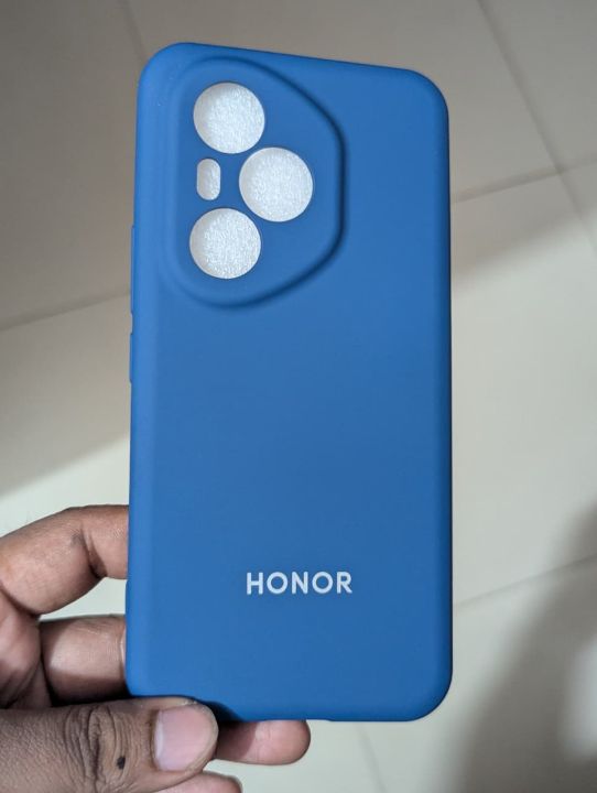 Honor%20400%20Pro(Global),%20Slim%20Fit%20Silky%20And%20Soft%20Touch%20Finish%20Silicone%20Matte%20Finish%20TPU%20-%20Black%20&%20Blue%20(With%20Logo)%20-%20Image%205
