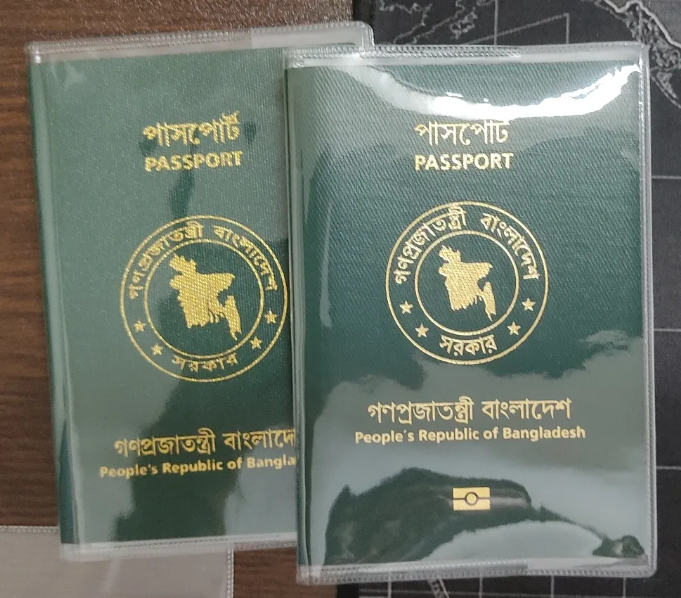 High%20Quality%20Transparent%20Passport%20Cover%20With%20Card%20Holder%20-%20Image%207