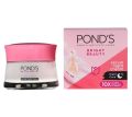 POND'S Bright Beauty face cream for brighter, glowing skin, Brightening day cream with SPF30, vitamin B3 (niacinamide), vitamin E and glycerin - 50g. 