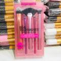 Real Techniques Everyday Essentials Makeup Brush Complete Face Set (Miracle Complexion Sponge, Expert Face, Blush, Setting and Deluxe Crease Brushes). 