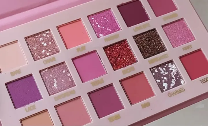 18%20Color%20Eyeshadow%20palette%20set%20-%20Image%204