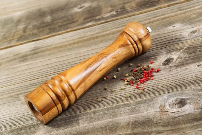 Wood%20Pepper%20and%20Salt%20Grinder%20-(Wooden)%20-%20Image%203