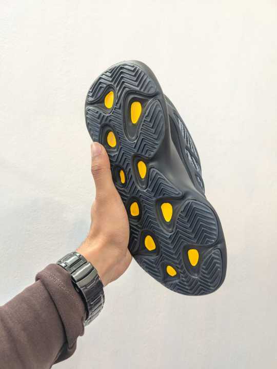 Adidus%20Yeezy%20Boost%20700%20V3%201:1%20Gread%20Product%20Shoe/%20Sneakers%20-%20Image%208