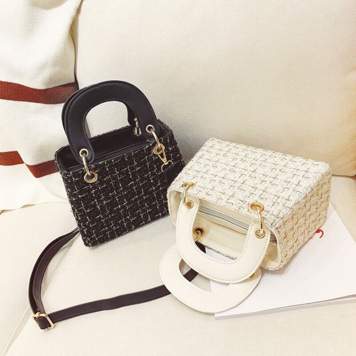 Women's%20New%20Korean-Style%20Simple%20Woolen%20Square%20Sling%20Bag%20Shoulder%20Bag%20-%20Image%204
