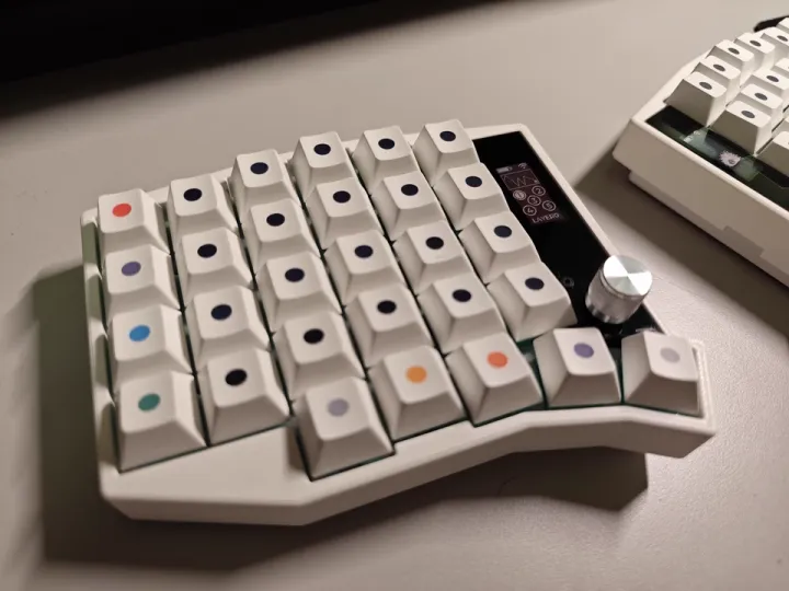 Sofle%20Split%20Keyboard%20Bluetooth%20Dual%20Mode%20Zmk%20Scheme%20Custom%20Rgb%20Hot%20Swap%20With%20View%20Directional%20Rocker%20Knob%20Screen%20Keyboard%20Gift%20-%20Image%204