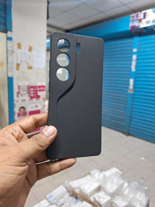 Techno%20Camon%2040%20PRO%204G%20Soft%20Silicone%20Phone%20Case%20Cover%20with%20Microfiber%20Lining%20%E2%80%93%20Shockproof,%20Slim%20Fit%20&%20Anti-Scratch%20-%20Image%205