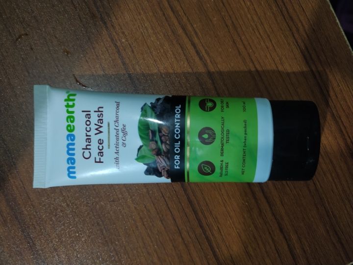 Mamaearth%20Charcoal%20Facewash%20(100%20ml%20-%20India)%20-%20Image%203