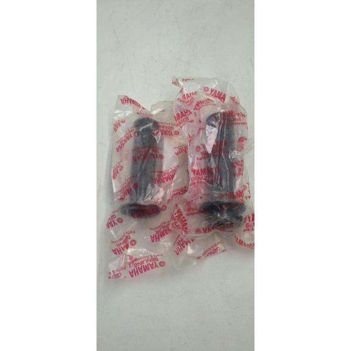 Stock%20Grip%20Set%20For%20Yamaha%20R15%20V3,%20R15%20V4,%20R15M%20&%20MT15%20V1,%20MT15%20V2%20Bike%20(Left%20&%20Right%20Side)%20-%20Image%204