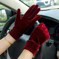 China Super Stylish Warm Velvet Hand Gloves For Women. 