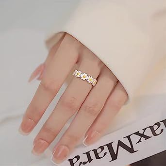 Trendy%20Korean%20Daisy%20Flower%20Ring%20Fashion%20Jewelry%20-%20Image%202