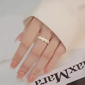 Trendy%20Korean%20Daisy%20Flower%20Ring%20Fashion%20Jewelry%20-%20Image%202