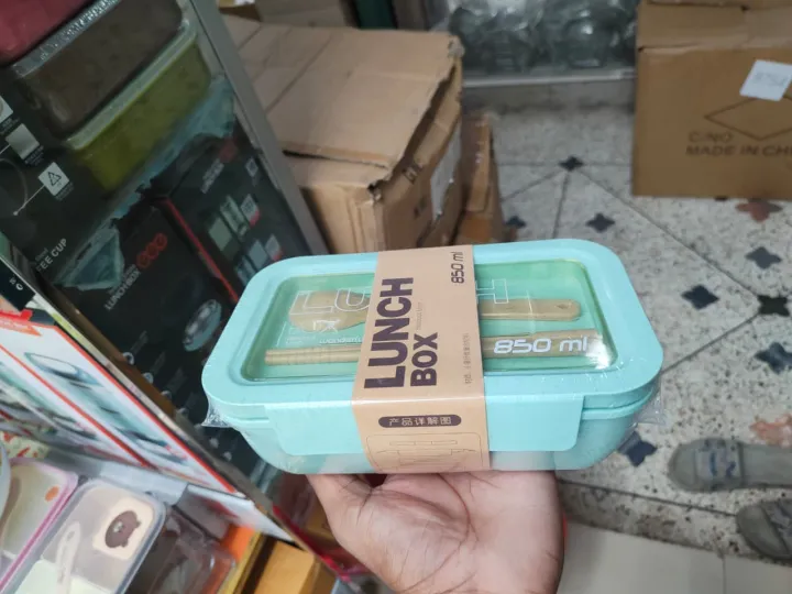 Premium%20850ml%20Eco-Friendly%20Lunch%20Box%20with%20Spoon%20&%20Fork%20%E2%80%93%20Portable%20Food%20Storage%20Container%20Inva%20Gadget%20-%20Image%203