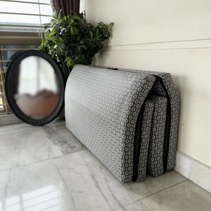 Relax%20Floor%20Mattress%20-%20GREY%20BLOCK%20PATTERN%20PREMIUM%20SLEEPING%20MAT%20(EXTRA%20THICK)%20-%20Image%204