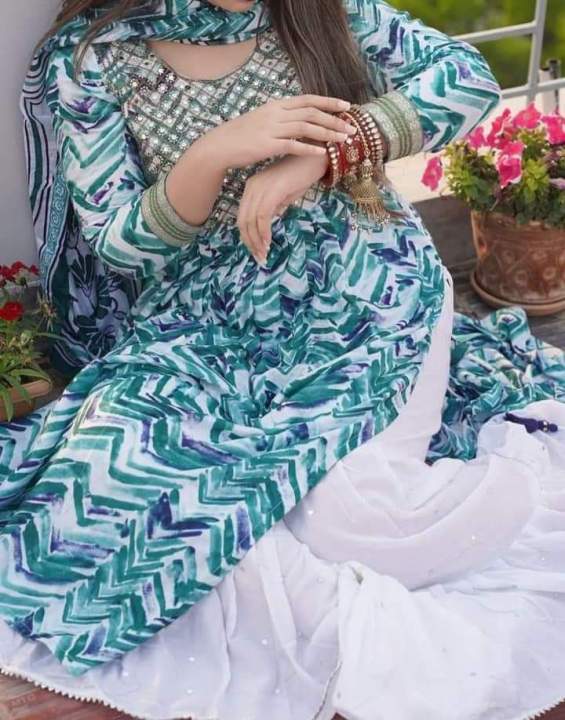 demanding%20naira%20cut%20dress%20for%20women%203%20piece%20-%20Image%202