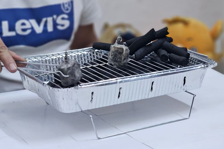 Portable%20BBQ%20Set%20AKA%20Instant%20Barbecue%20Set%20-%20Comes%20with%20500gm%20premium%20charcoal,%20BBQ%20Net,%20stand%20&%20Tong%20&%202%20Free%20Fire%20Starter%20-%20Image%206