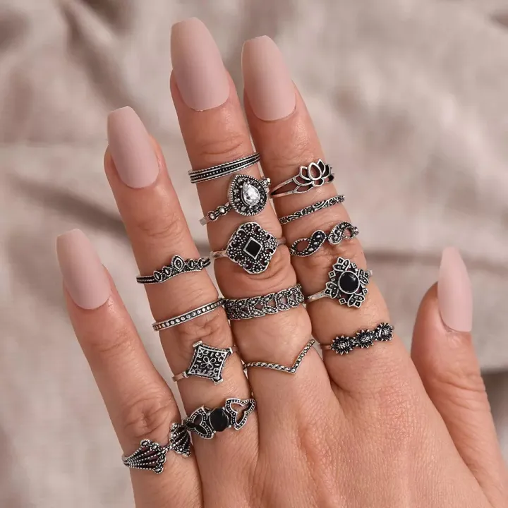 Trendy%2015%20Pcs/set%20Ring%20Set%20for%20Women%20New%20Collection/%20Finger%20Rings%20for%20Girls%20Simple%20Stylish%20-%20%20Fashionable%20Silver%20Smart%20Retro%20Rings%20Set%20Birthday%20Gift%20for%20Women%20-%20Image%207