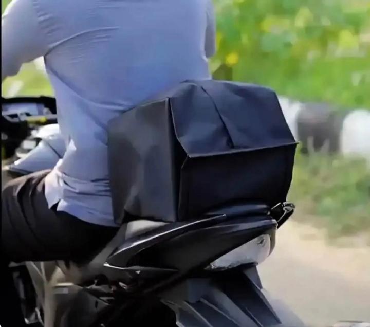 Helmet%20storage%20Waterproof%20bag%20Foldable,%20durable%20and%20strong%20-%20Image%205
