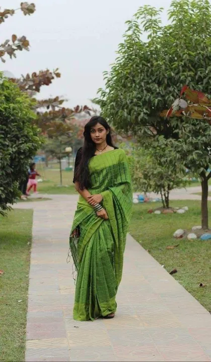 Jhum%20Sarees%20For%20Women%20Leaf%20Green%20-%20Image%203