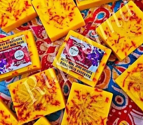 Hand%20made%20safron%20Sandalwood%20Bar%20Soaps%20100gm%20Premium%20-%20Image%205