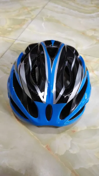 Bicycle%20Helmet%20with%20Adjustable%20Lightweight%20Mountain%20Bike%20Racing%20Helmet%20for%20Men%20and%20Women%20-%20Image%203