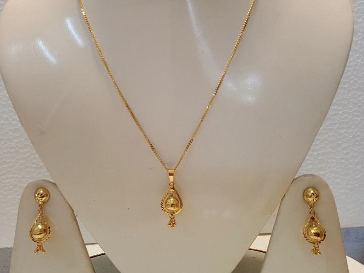 Gold%20plated%20jewellery-%20locket-earring-chain%20for%20women-%20L262%20-%20Image%202