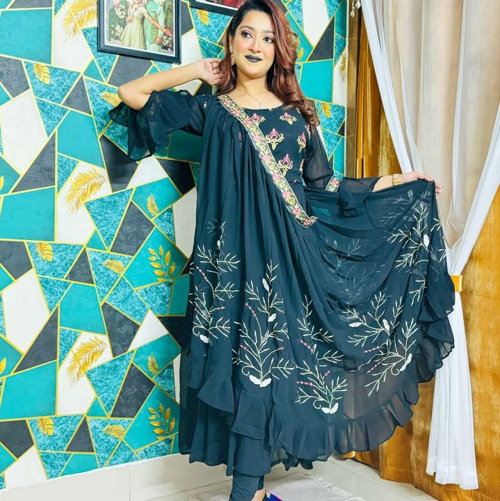 Purple%20Gorgeous%20party%20Wear%20Gown%20for%20Women%20-%20Image%203