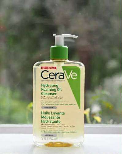 CeraVe%20Hydrating%20Foaming%20Oil%20Cleanser%20236ml%20-%20Image%203