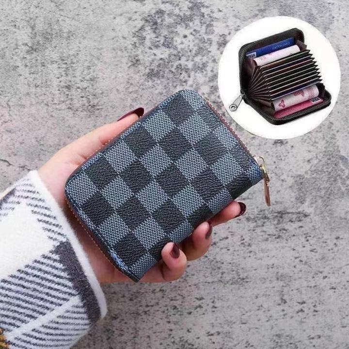 Debit%20Or%20Credit%20Card%20Holder%20With%20Wallet%20for%20Men%20And%20Women%20-%20Image%202