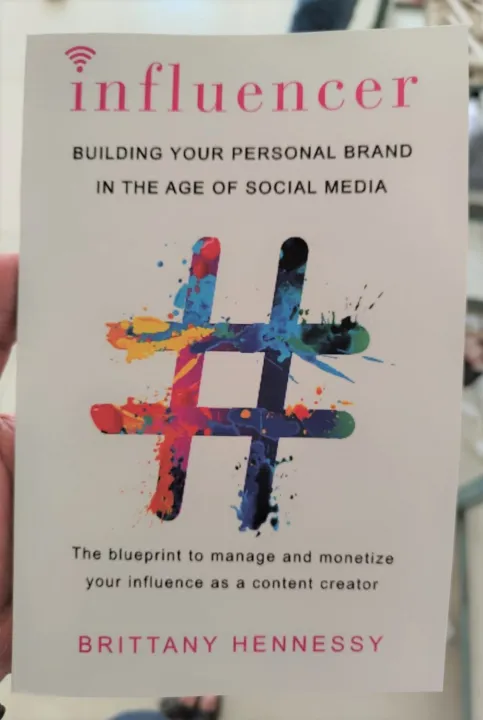 Influencer:%20Building%20Your%20Personal%20Brand%20in%20the%20Age%20of%20Social%20Media%20by%20Brittany%20Hennessy%20-%20Premium%20-%20Paperback%20-%20Image%203