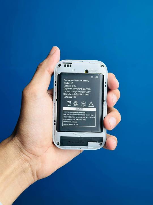 MF680%205G%20LTE%20CAT6%20Wireless%20Modem%20Pocket%20Router%20-%20Image%204