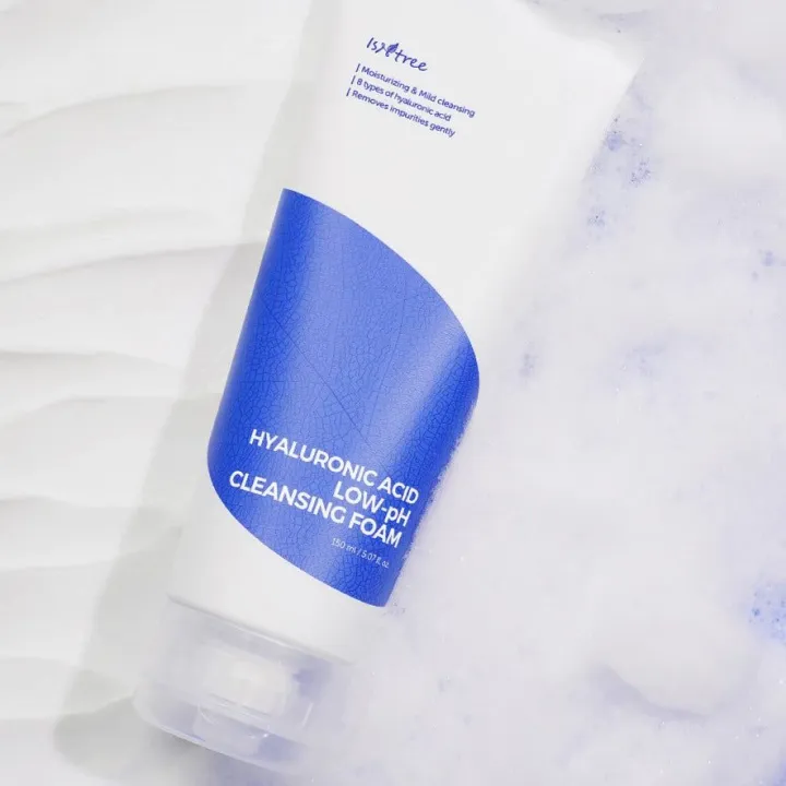 Isntree%20Hyaluronic%20Acid%20Low-pH%20Cleansing%20Foam%20-%20Image%204