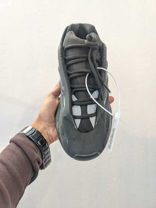 Adidus%20Yeezy%20Boost%20700%20V3%201:1%20Gread%20Product%20Shoe/%20Sneakers%20-%20Image%206