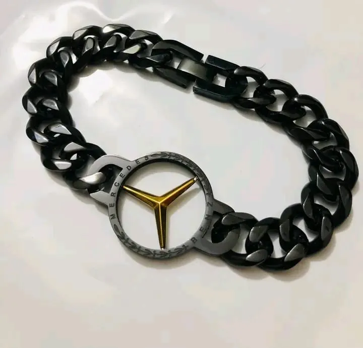 New%20Men's%20Stainless%20Steel%20Bracelet%20with%20Diamond%20Pattern%20and%20Logo%20Engraving%20-%20Image%207