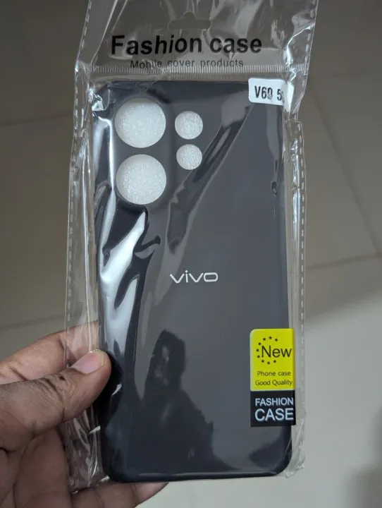 Vivo%20V60%205G,%20Slim%20Fit%20Silky%20And%20Soft%20Touch%20Finish%20Silicone%20Matte%20Finish%20TPU%20-%20Black%20(With%20Logo)%20-%20Image%204