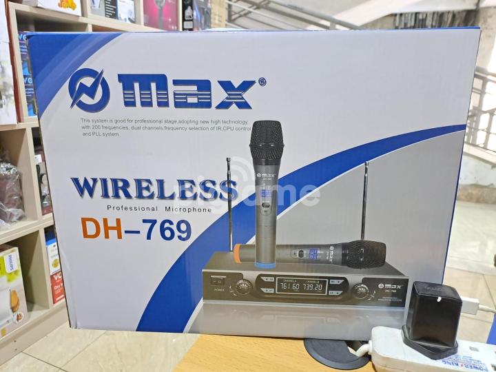 OMax%20Wireless%20Professional%20Microphone%20DH-769%20Dual%20UHF%20hand%20held%20microphones%20-%20Image%205