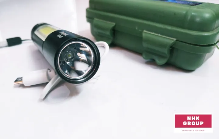 Geepas%20Rechargable%20LED%20Torch%20Light%20-%20Image%204