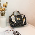 Women's bag 2022 new circle color matching chain silk scarf small square bag casual mobile phone bag gift live package foreign trade.