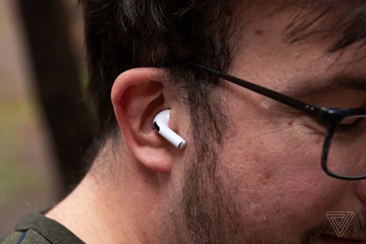 Airpods%20Pro%20/%20tws%20wireless%20earbuds%20Bluetooth%20bluetooth%20replica%20headphone%20With%20%20High%20Base%20and%20long%20Battery%20-%20Image%206