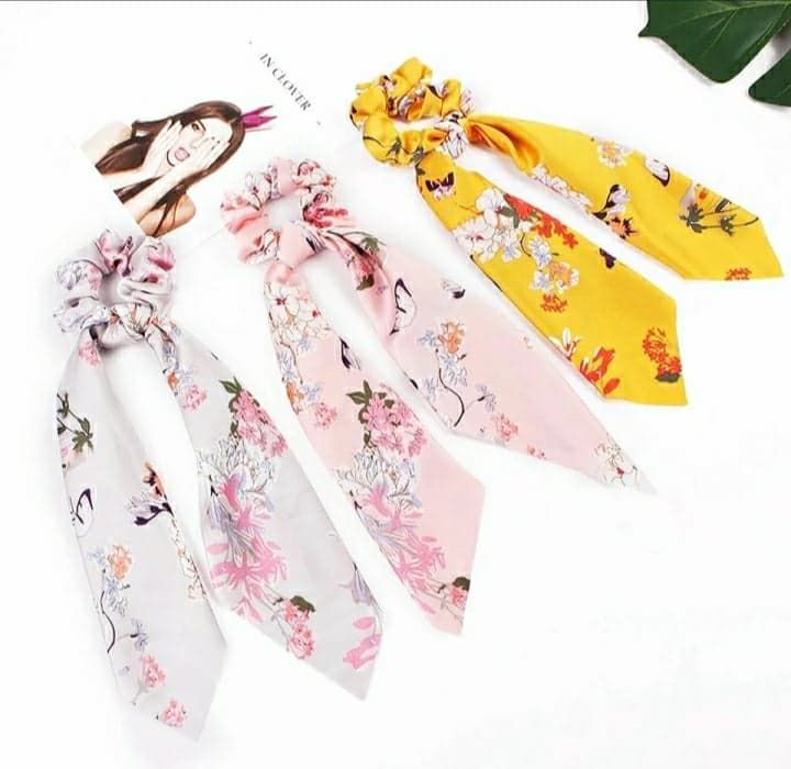 Women's%20Hair%20Band%20-%20Elastic%20Hairtie%20for%20Secure%20Hair%20Styling%20-%20Image%204