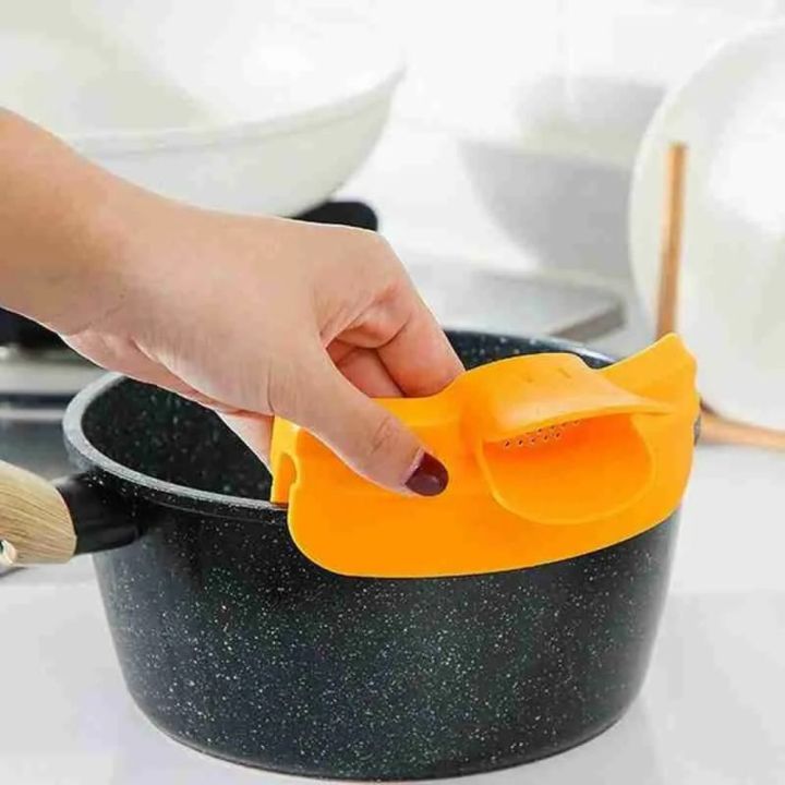 OKDEALS%20with%20Round%20Mouth%20Edge%20Anti-spill%20Duckbill%20Drain%20Soup%20Diversion%20Pour%20Soup%20Pans%20Side%20Clip%20Kitchen%20Tools%20Leak-proof%20Liquid%20Funnel%20Pot%20-%20Image%205