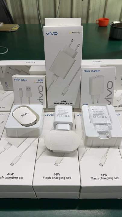 Vivo%2044W%20Flash%20Charging%20Adapter%20With%20Type-C%20Cable%20QuickCharge%204.0%2044W%20Flash%20Charger%20Compatible%20with%20Vivo%20V25%20V25e%20V23%20V23e%20Y73%20Z1x%20Z5%20V19%20V20%20V20%20Pro%20V20%20SE%20V21%20and%20other%20Smartphones%20-%20Image%202