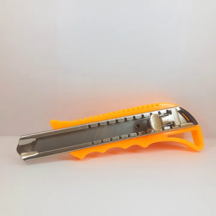 Anti%20Cutter%20Knife%2018mm%20Big%20Size%20Steel%20Multicolor%20-%20Image%206