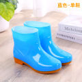 Fashion short tube rain boots for women adult outdoor anti slip warm rain boots soft sole waterproof shoes work rubber shoes galoshes galoshes wholesale. 