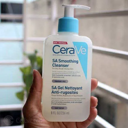 CeraVe%20SA%20Smoothing%20Cleanser%20236ml%20-%20Image%207